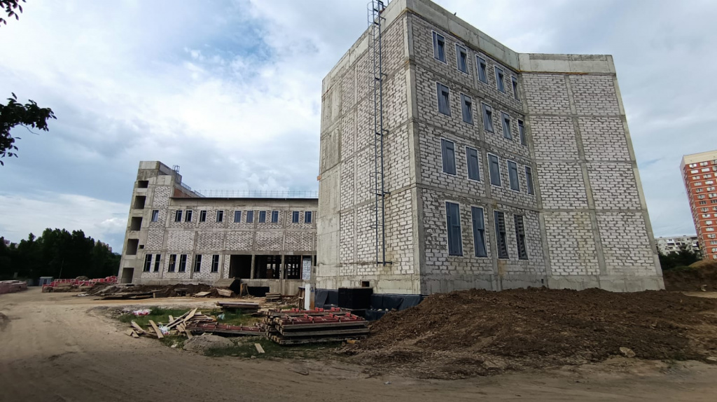 Строительная готовность школы на ул. Зорге в Ростове составила 53% - фото 1