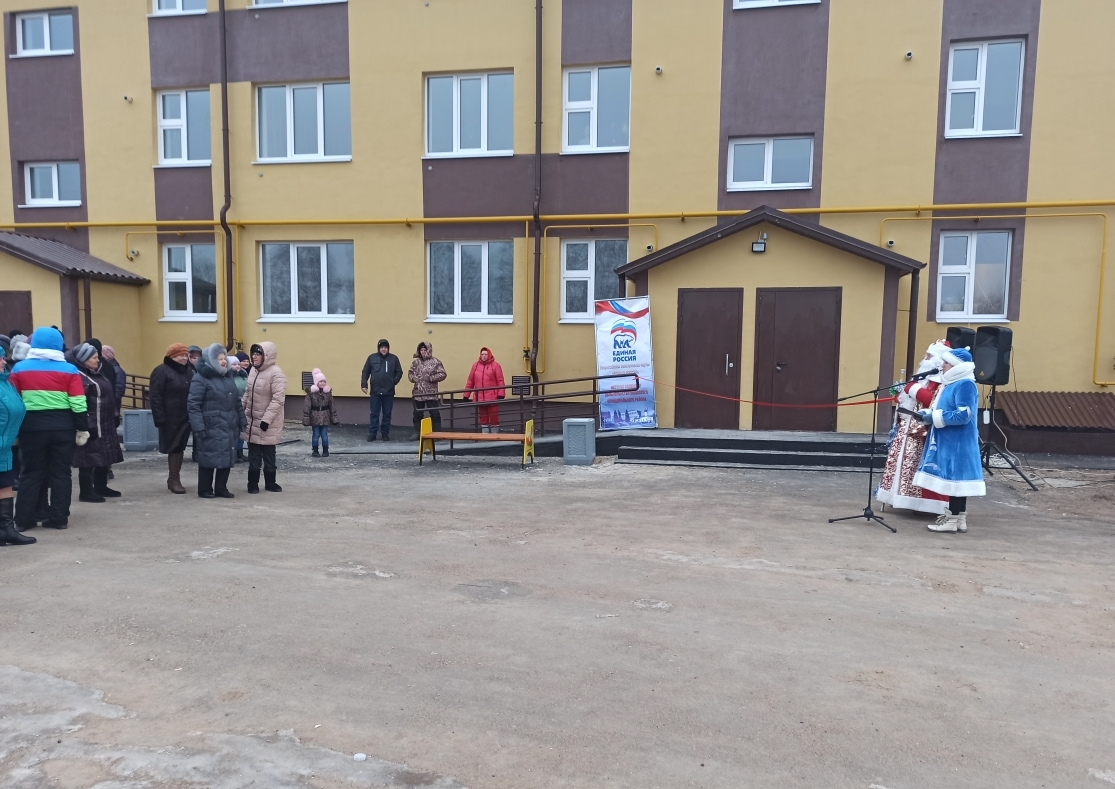 Жители аварийного фонда Дальнеконстантиновского района переселяются в новые квартиры