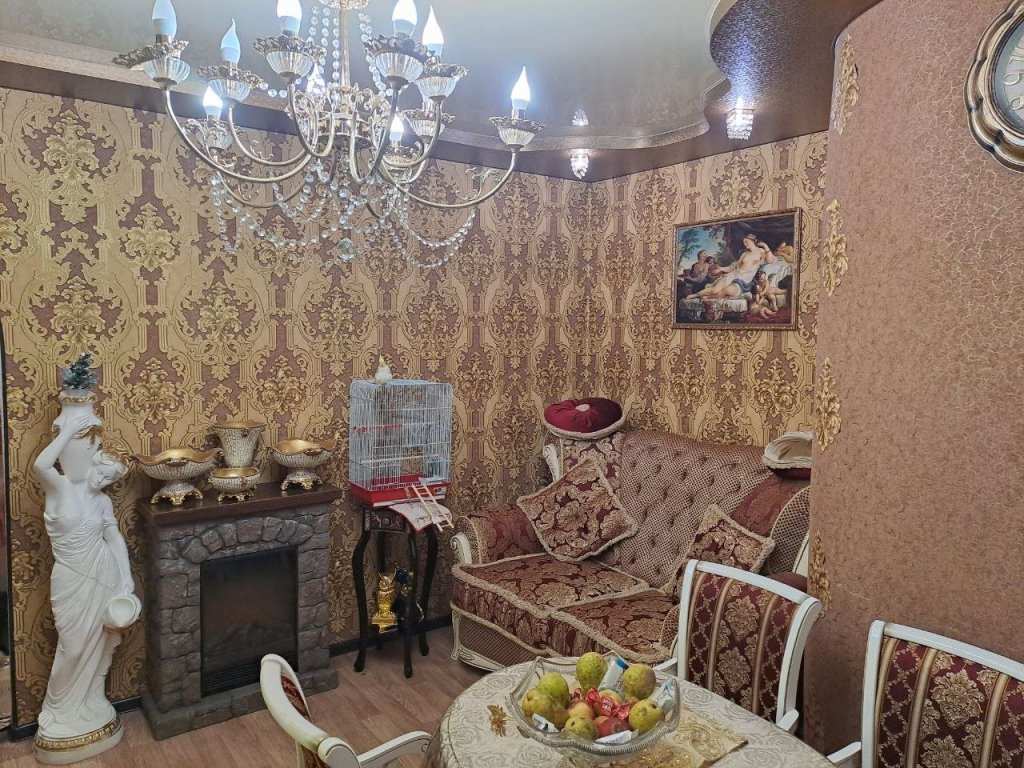 Квартиру с золотым декором и ростовыми статуями продают в Нижнем Новгороде - фото 1