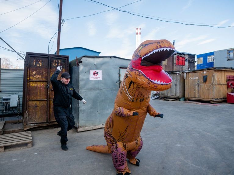 Строители отмечают День смеха