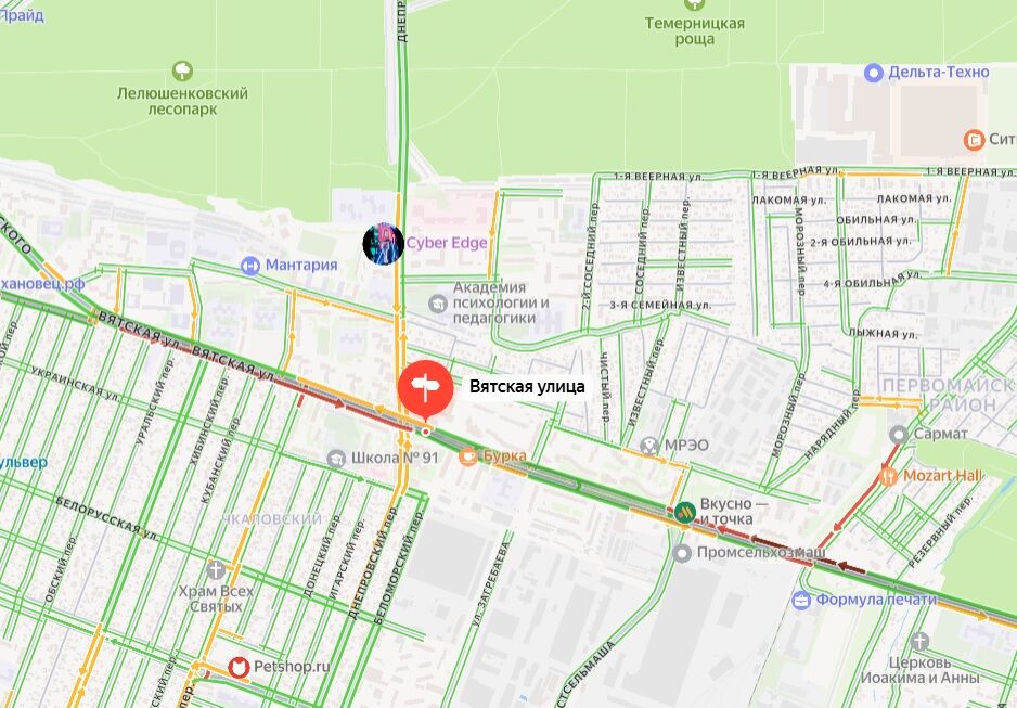 В Ростове на ул. Вятской образовались пробки из-за ремонта коллектора - фото 1
