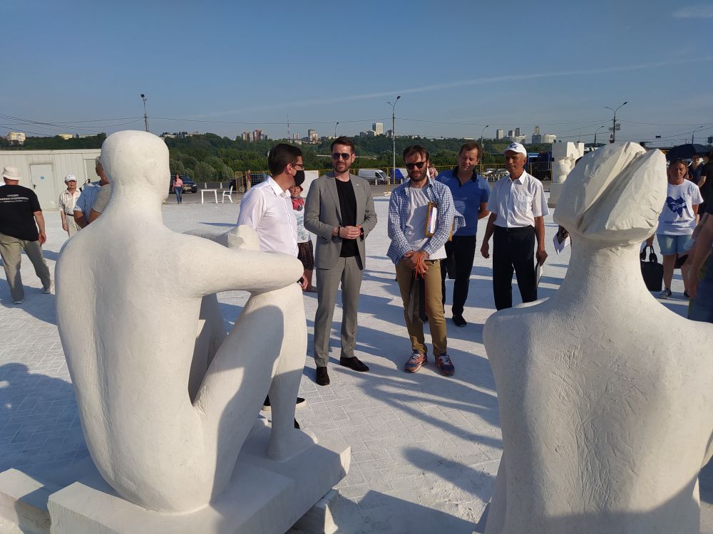 Девять скульптур из известняка появились на площади Ленина в Нижнем Новгороде - фото 1