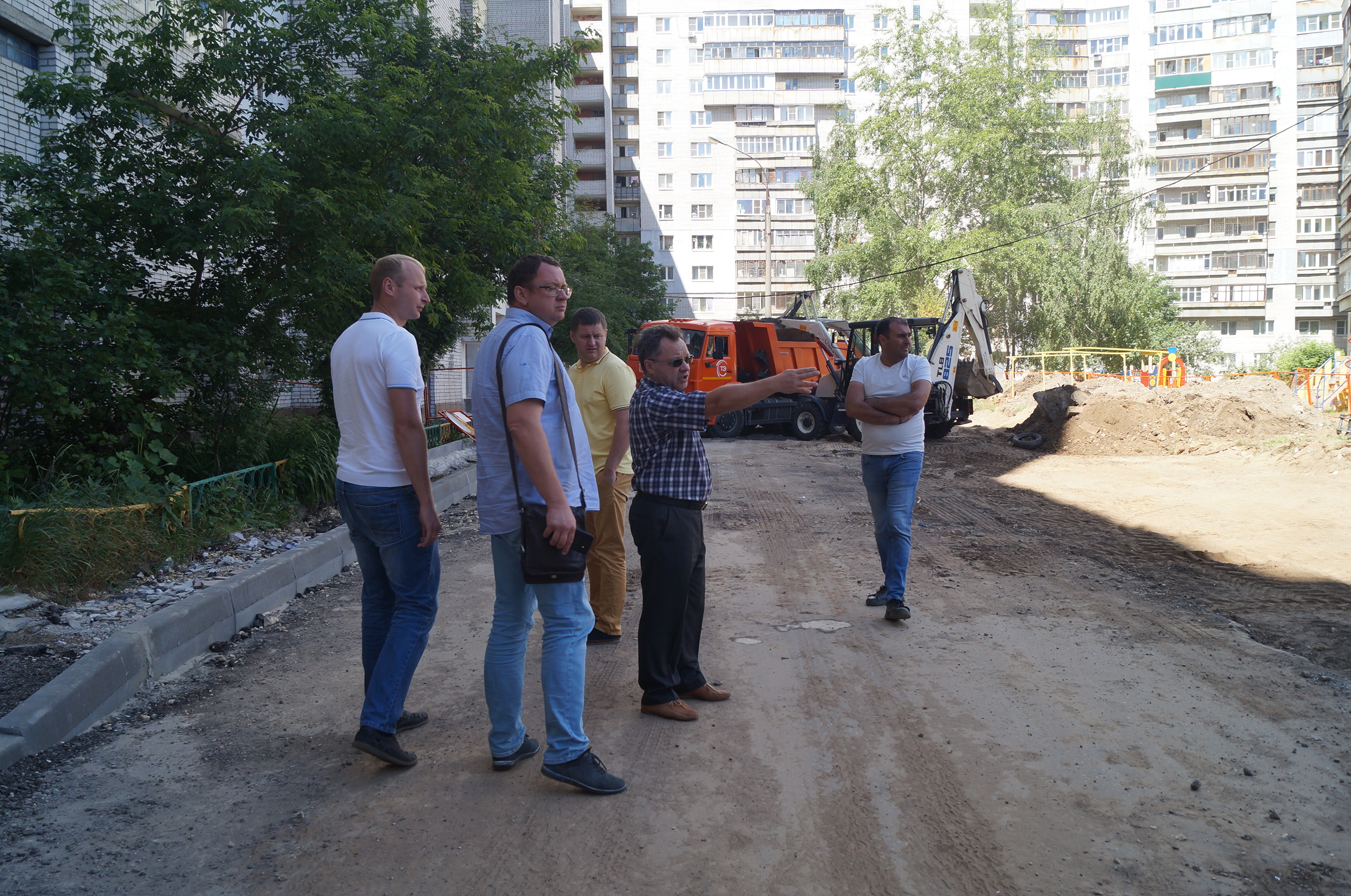 Подготовка подъездов к ремонту стартовала на улице Тропинина - фото 1