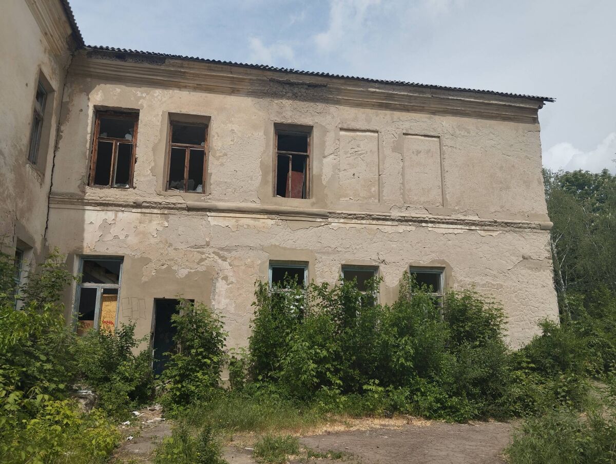 Женская консультация и авторынок: какие необычные объекты продают на Дону - фото 1