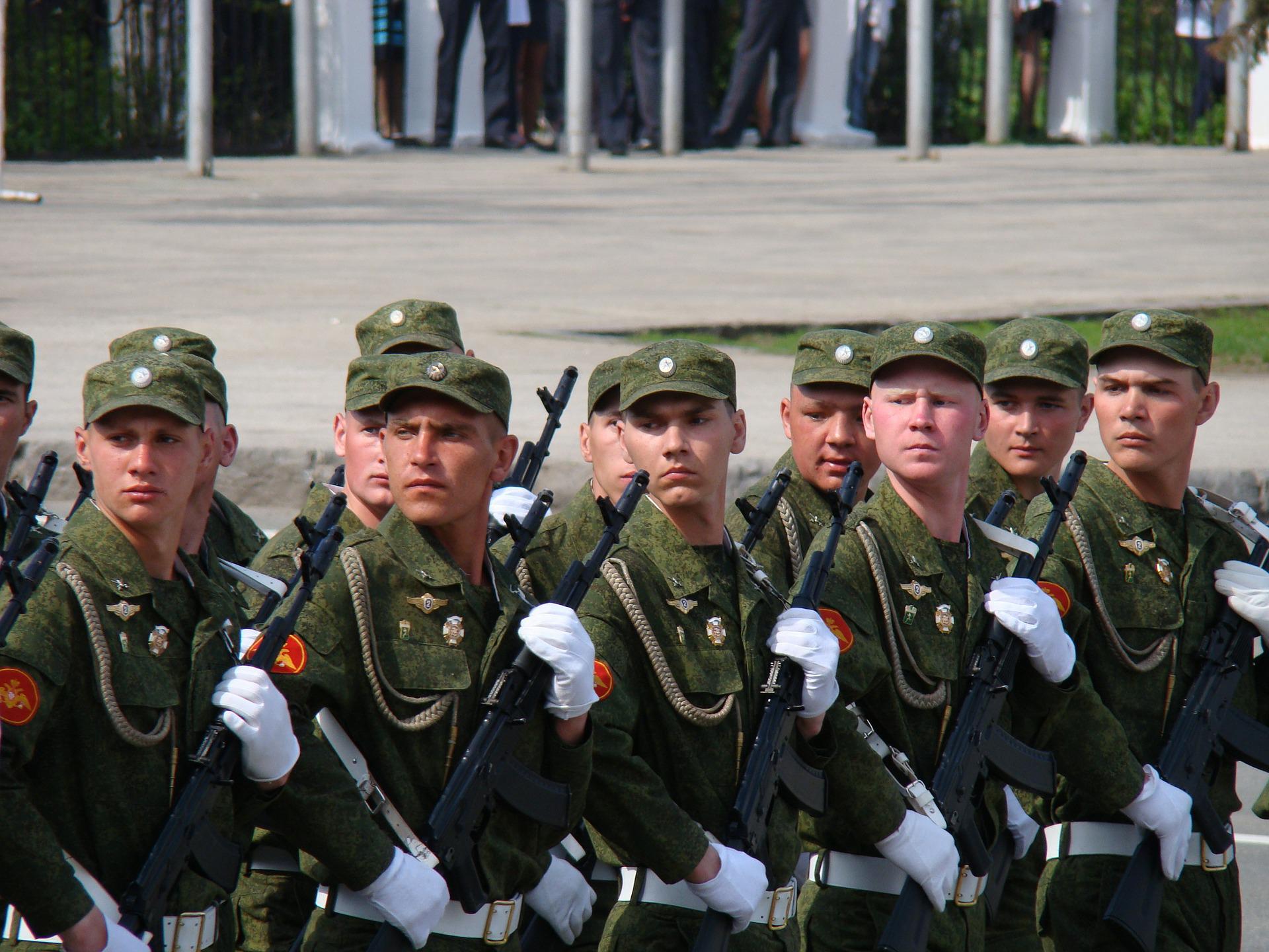 Военные начали проводить спецоперацию в одном из жилых комплексов Воронежа - фото 1