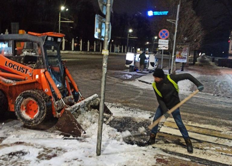 Коммунальщики вывезли почти 22 тысячи тонн снега с улиц Ростова с начала недели - фото 1