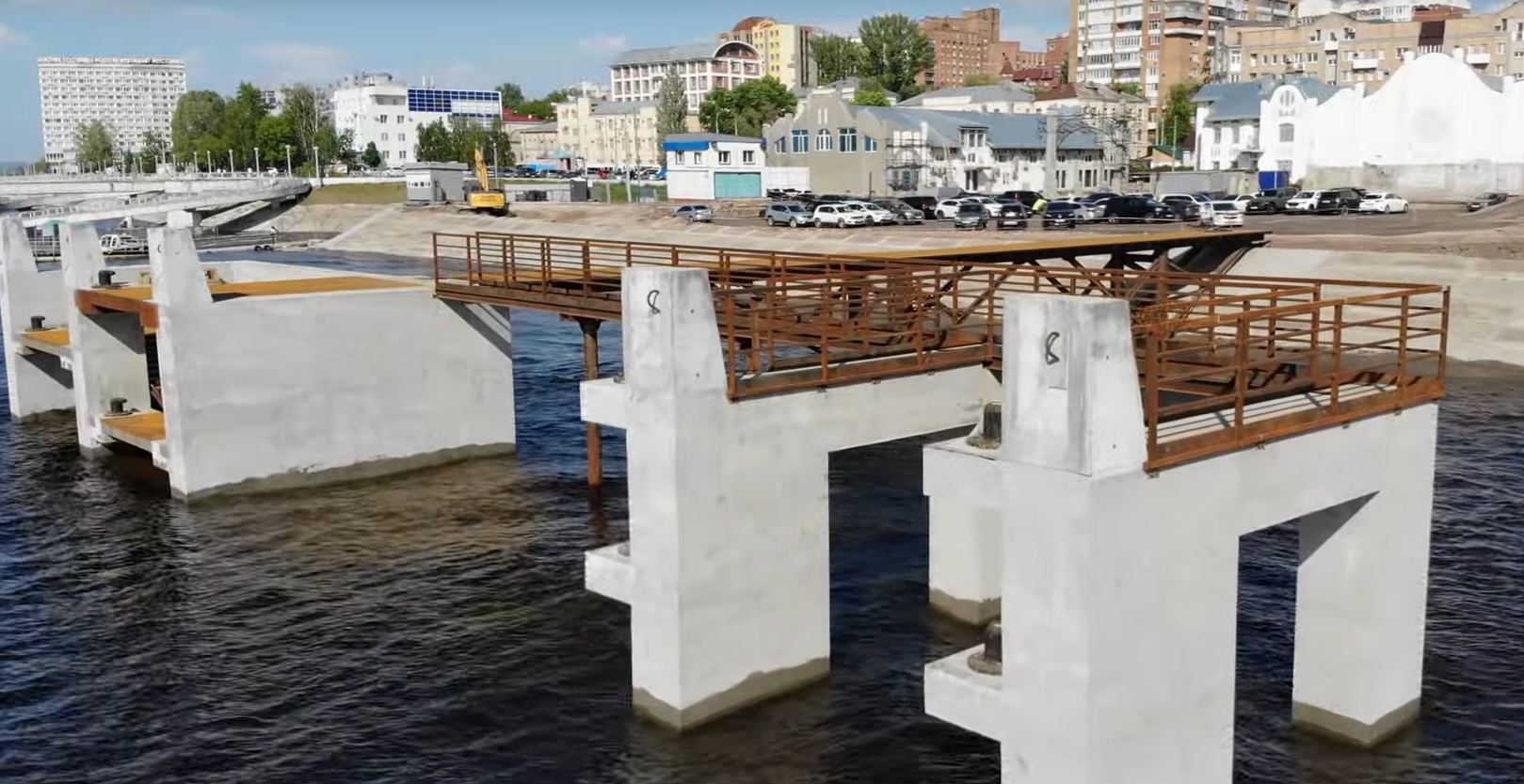 В Самаре на новом причале Речного вокзала соединены бетонные опоры
