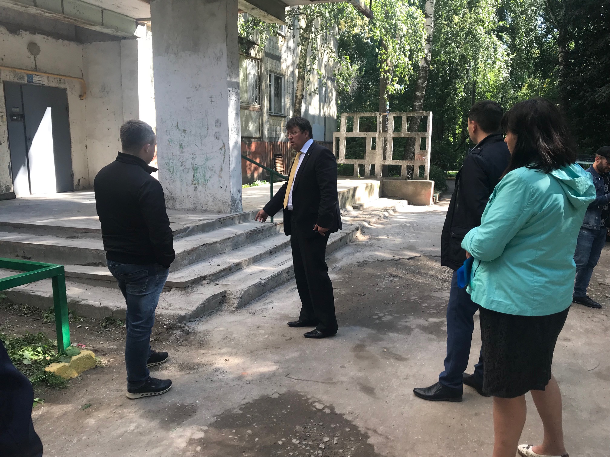 Нижегородцы пожаловались на ДУК из-за отсутствия ремонта аварийного крыльца