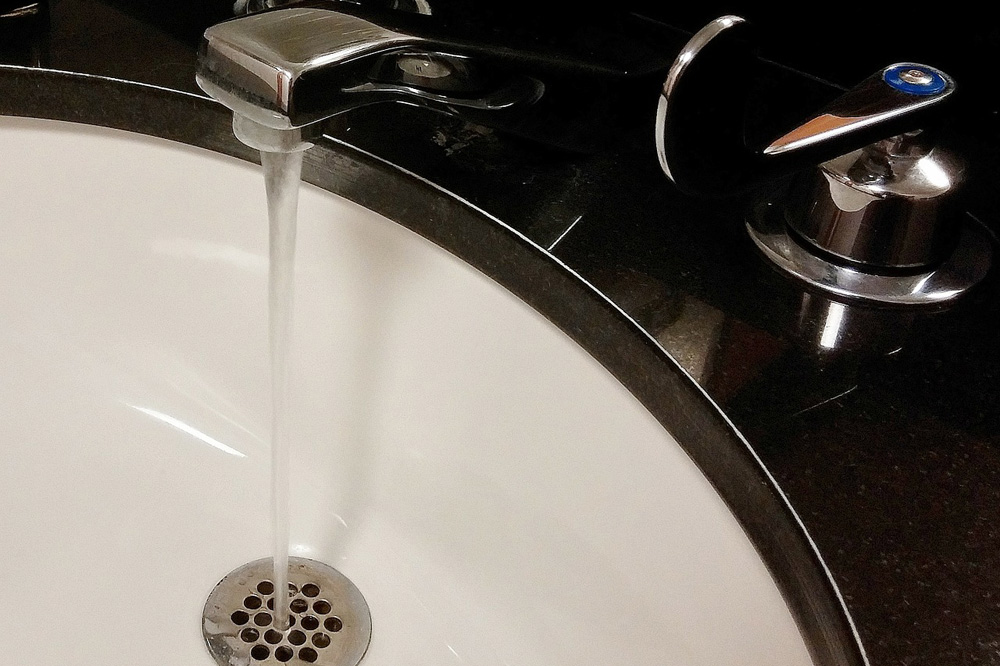 Жители 17 домов в Воронеже остались без воды из-за коммунальной аварии 22 июня