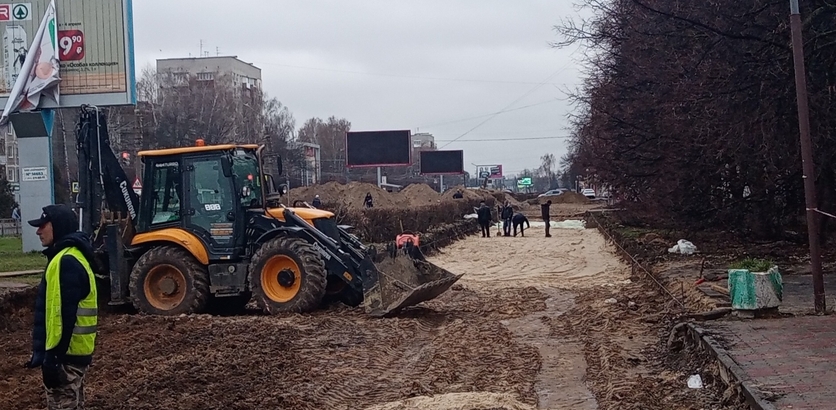 Старый асфальт демонтируют на улице Веденяпина в Нижнем Новгороде в рамках благоустройства  - фото 1