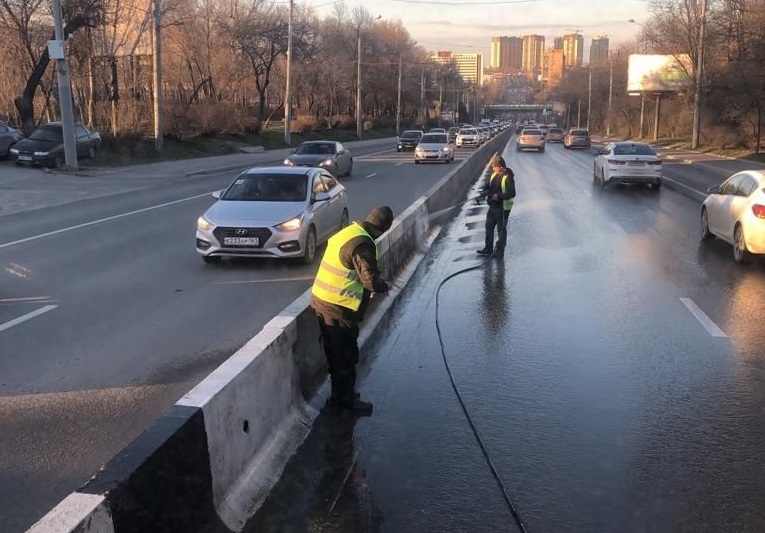 В Ростове началась весенняя уборка города от грязи, пыли и мусора - фото 1