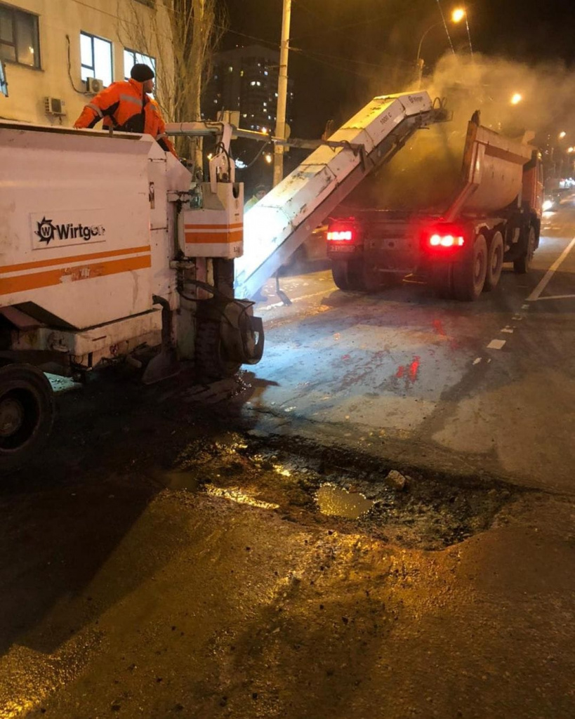 В Ростове из-за перепада температуры произошло разрушение дорожного покрытия на улицах