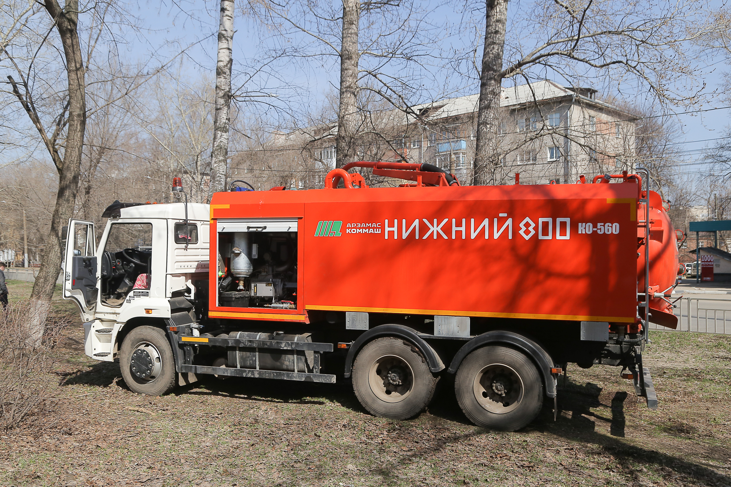 Каналопромывочную машину впервые использовали при уборке улиц в Нижнем Новгороде - фото 1